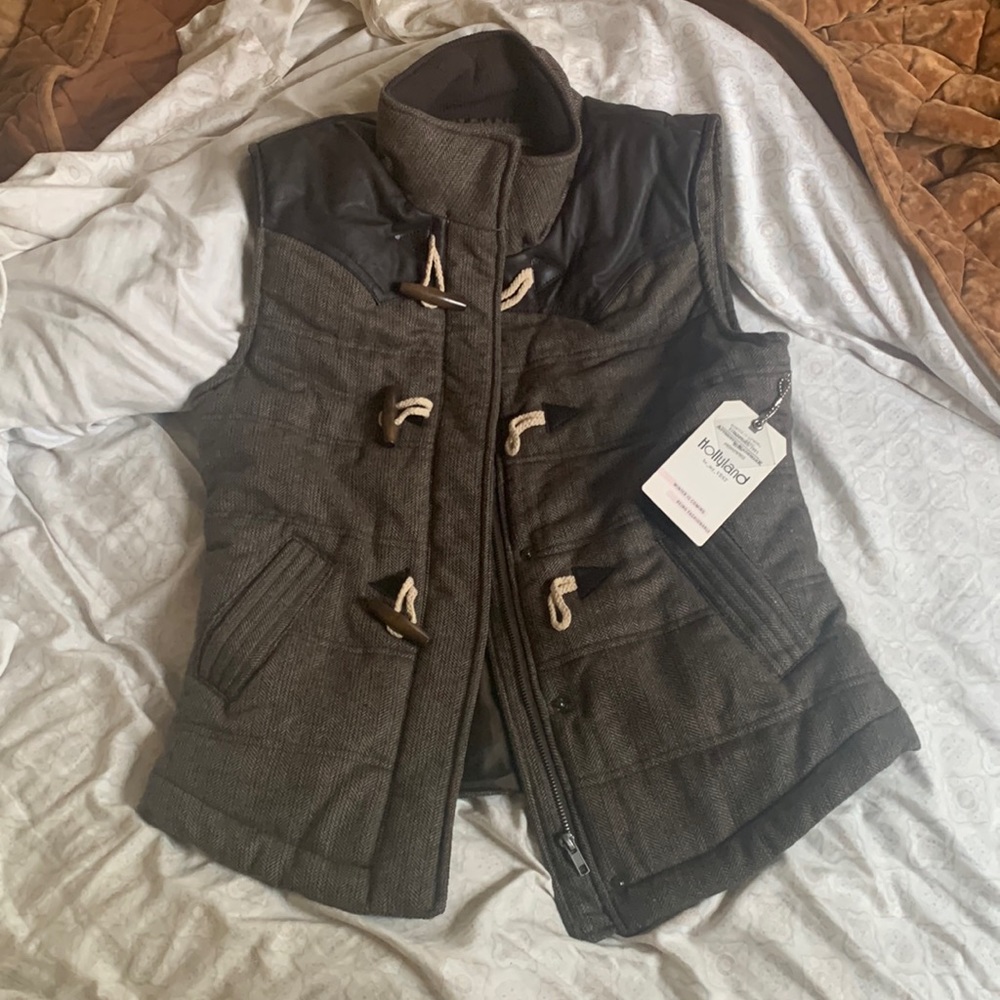 Hollyland brown herringbone vest - M - NWT!